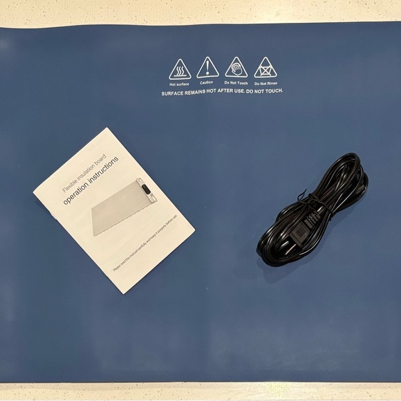 Blue Heating Pad with Instructions and Cord (051) - Picture 1 of 3
